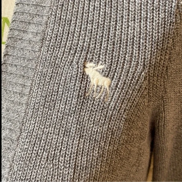 Abercrombie & Fitch Grey & White Varsity Coastal grandma cardigan - Picture 6 of 8